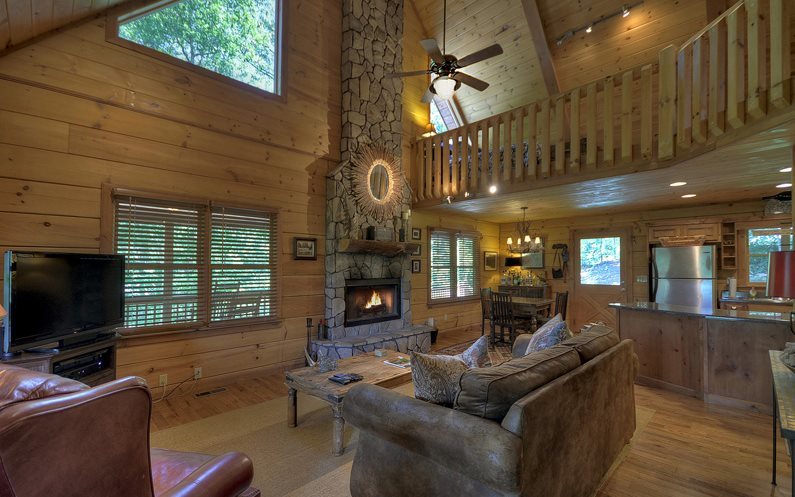Southern Comfort Cabin Rental Living Room